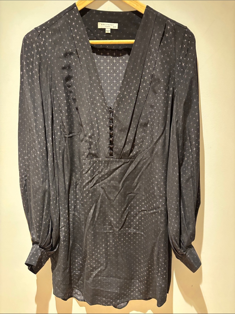 Equipment 100% Silk Black Star-Print V-Neck Long-Sleeve Dress